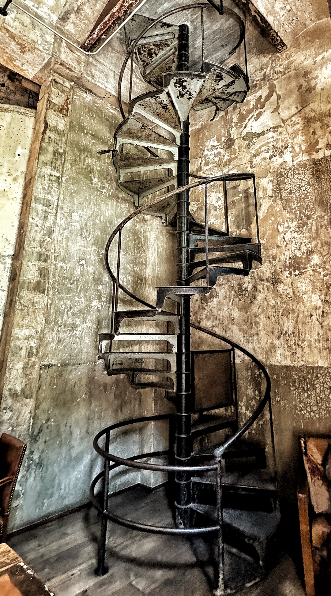 Spiral Staircase, Weathered Subtle