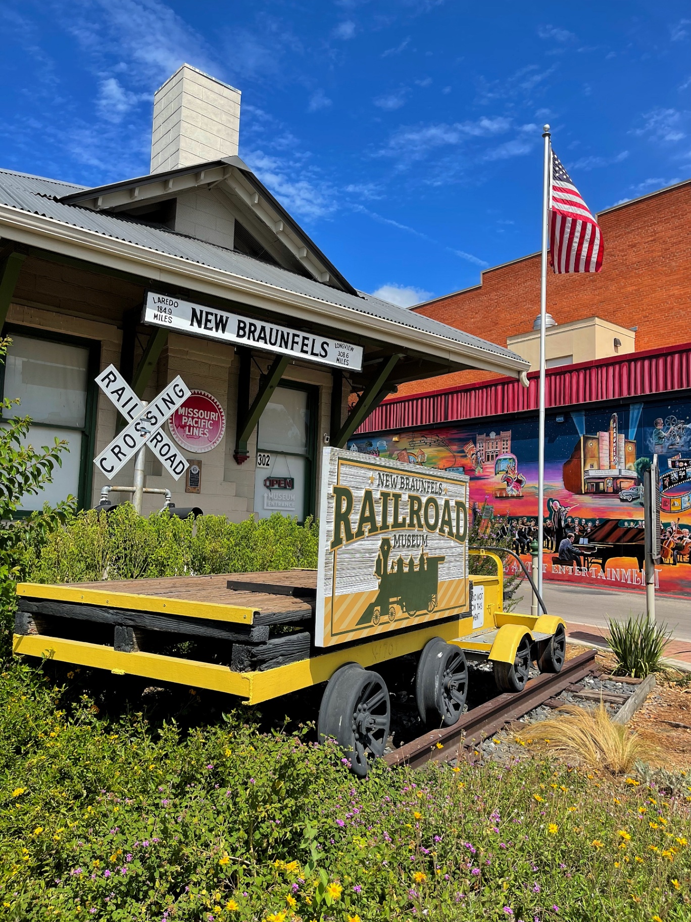 Railroad Museum with Downtown Mural