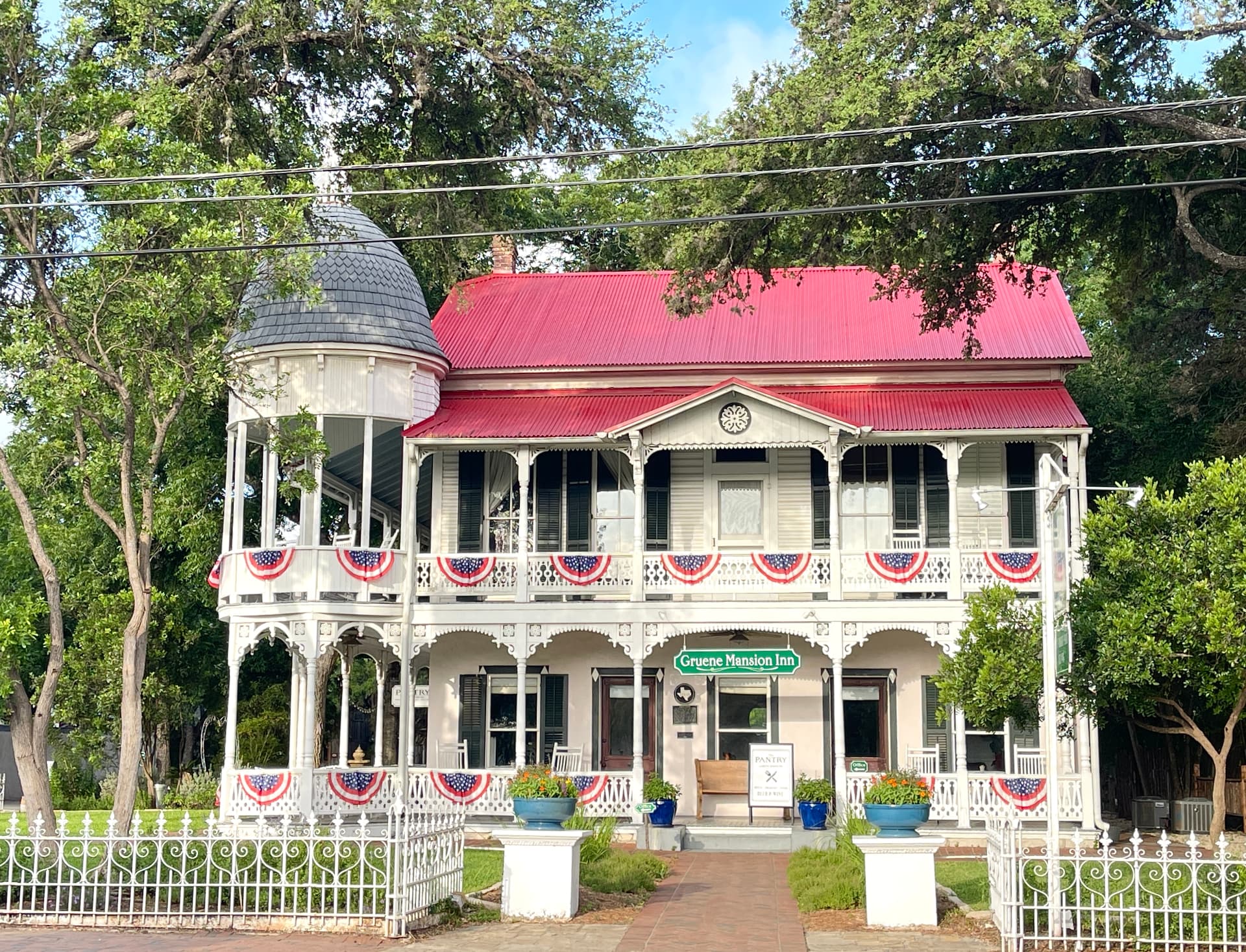Gruene Mansion Inn in Bunting